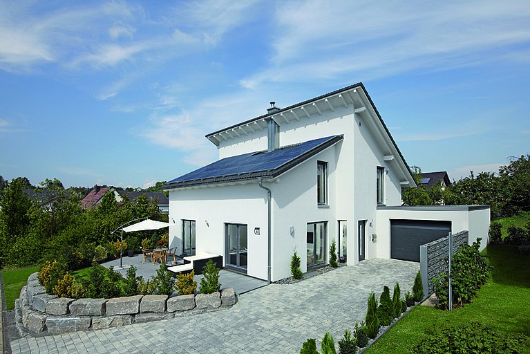 Modernes Aktionshaus mit Pultdach